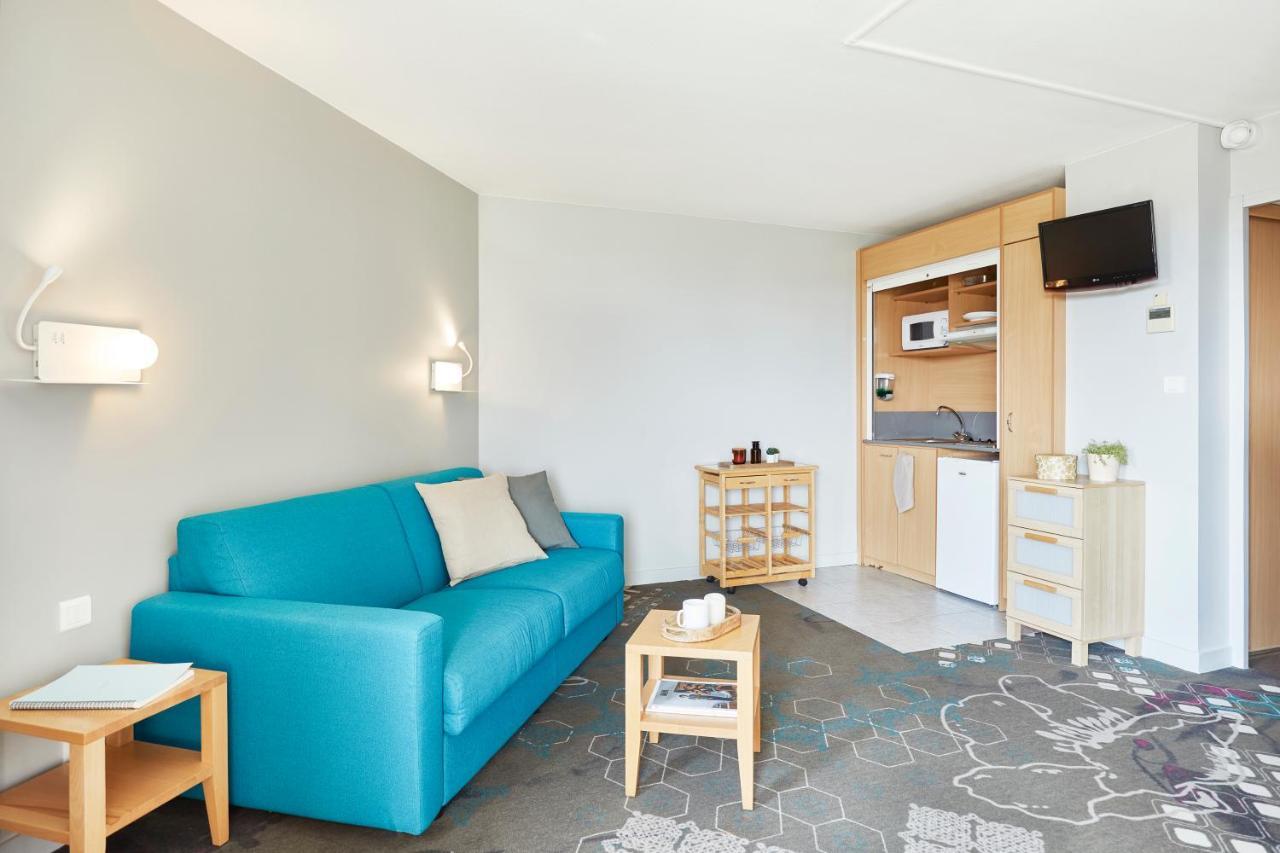 Duplex Apartment Balcony,1163361849:JPEG
